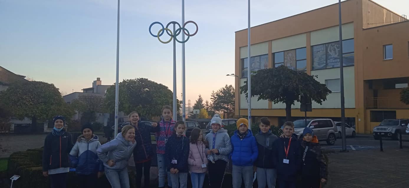 Klasa 4a w poszukiwaniu radlińskich olimpijczyków 